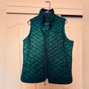 Women’s The North Face Vest size large